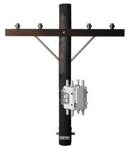 写真2 電柱に設置されたシスコ CGR 1240/スマートグリッド用ルータ(CGR、コンセントレータ)設置のイメージ