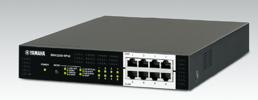 写真1　YAMAHA「SWX2200-8PoE」の外観（右側の8ポートがPoE用ポート）