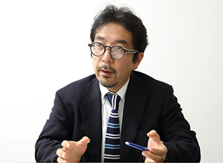 写真1　株式会社ティージー情報ネットワーク 基盤戦略推進部 アプリ基盤 グループマネージャー上田 志雄 氏