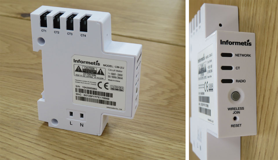 写真3　電力センサーの外観（左）と電力センサーを右側から見たところ（右）