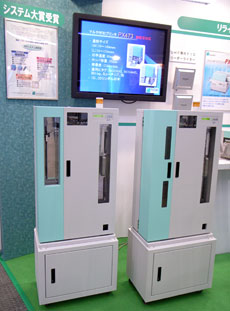 写真5 大型リライトRFタグ発行機・消去機(フェニックス)