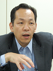 近 義起氏(ウィルコム 取締役 執行役員 副社長)