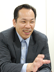 近 義起氏(ウィルコム 取締役 執行役員 副社長)