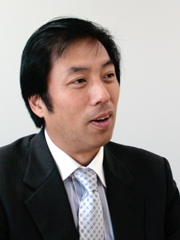 片岡浩一氏(UQコミュニケーションズ 執行役員副社長)