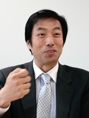 片岡浩一氏(UQコミュニケーションズ執行役員副社長)