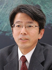 写真1 TELECOM2009の印象を語る河内正孝氏(総務省 大臣官房総括審議官)