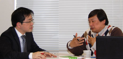 新井宏征氏(左)とジョン・リン(John Lin、林 為義)氏