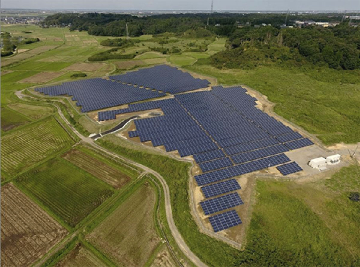 図　「F香取太陽光発電所」の全景