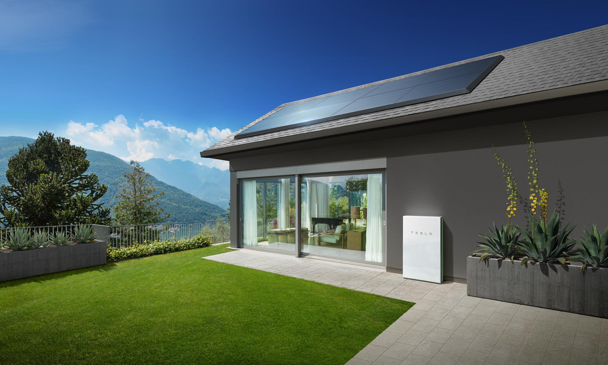 図　太陽光発電システムと「Powerwall 2」を設置した住宅