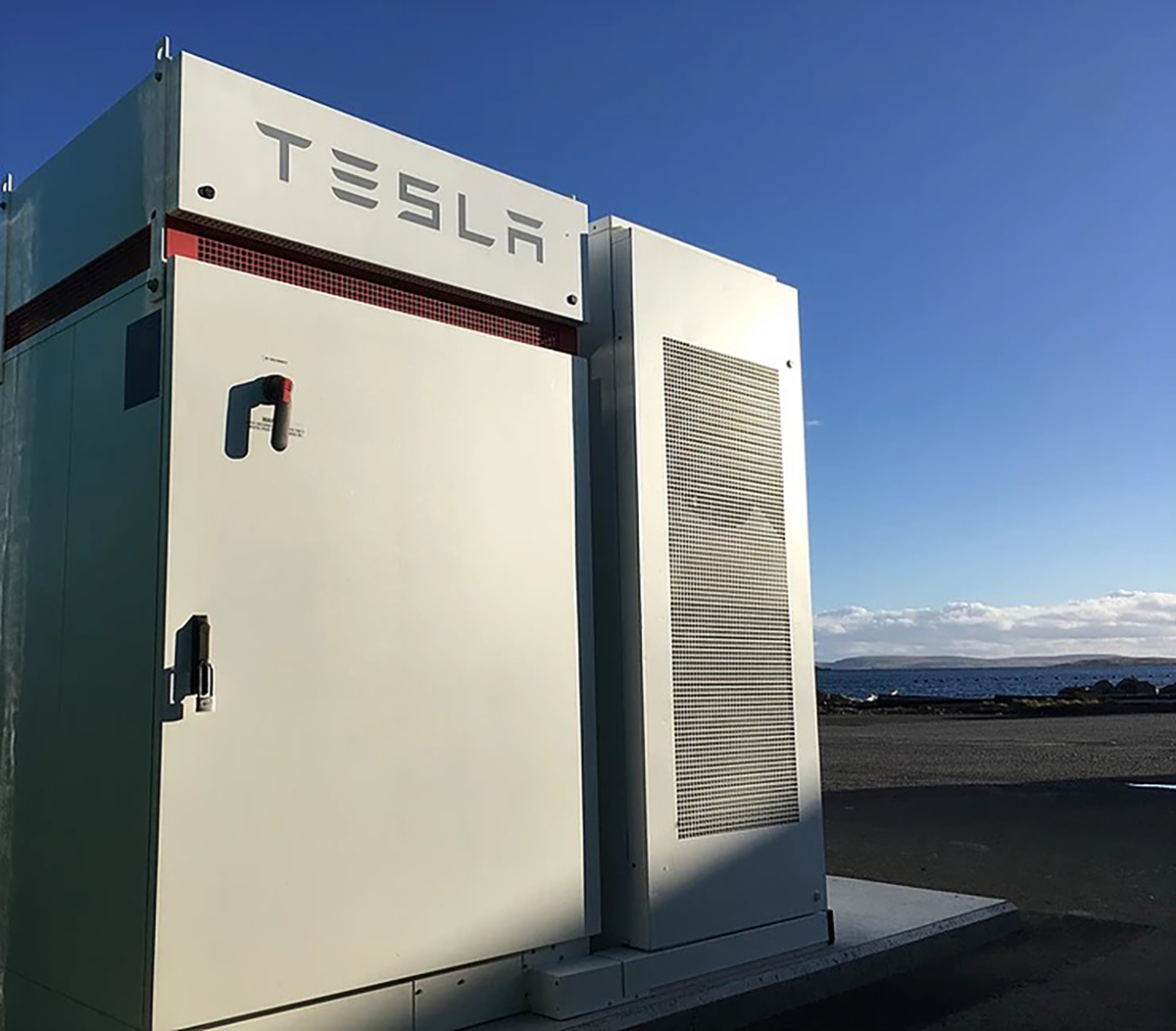 図　Nova Innovationが潮力発電設備に併設した「Tesal Powerpack」